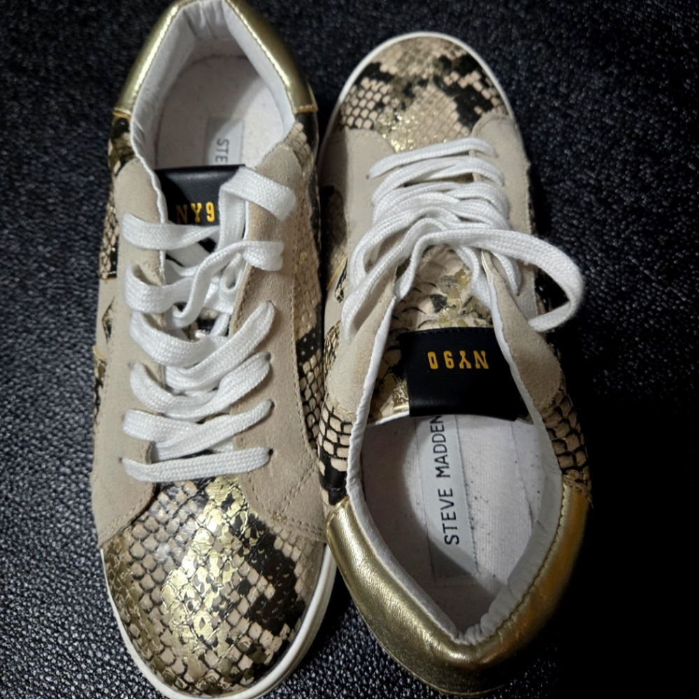 Steve Madden size 7.5 sneakers